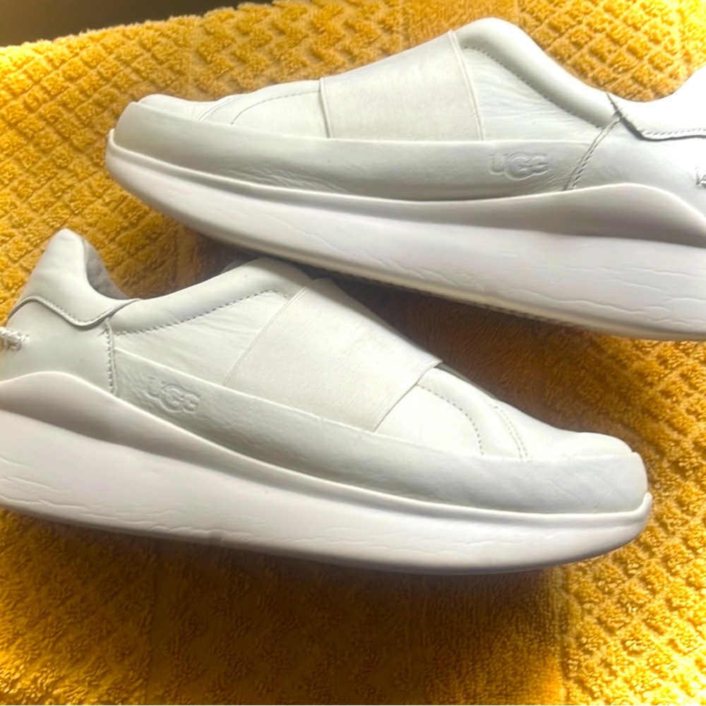 UGG LIBU 1106621 White Leather Slip On Sneakers Comfort Shoes Size US 6 EU 37
